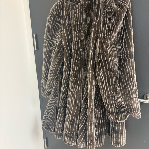 Couture Helene size 8 (UK see measurements) faux fur brown golden tones long - Picture 6 of 15